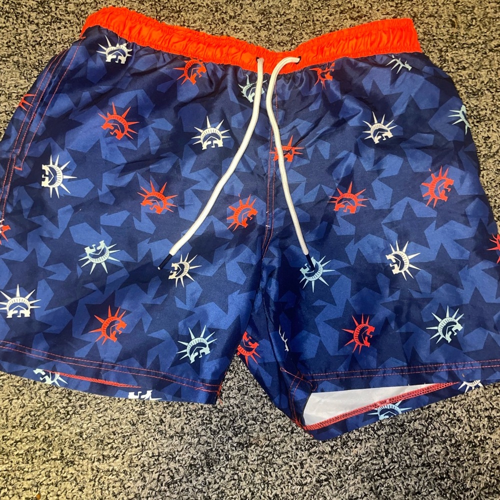 Men’s size 32/34 patriotic swim trunks